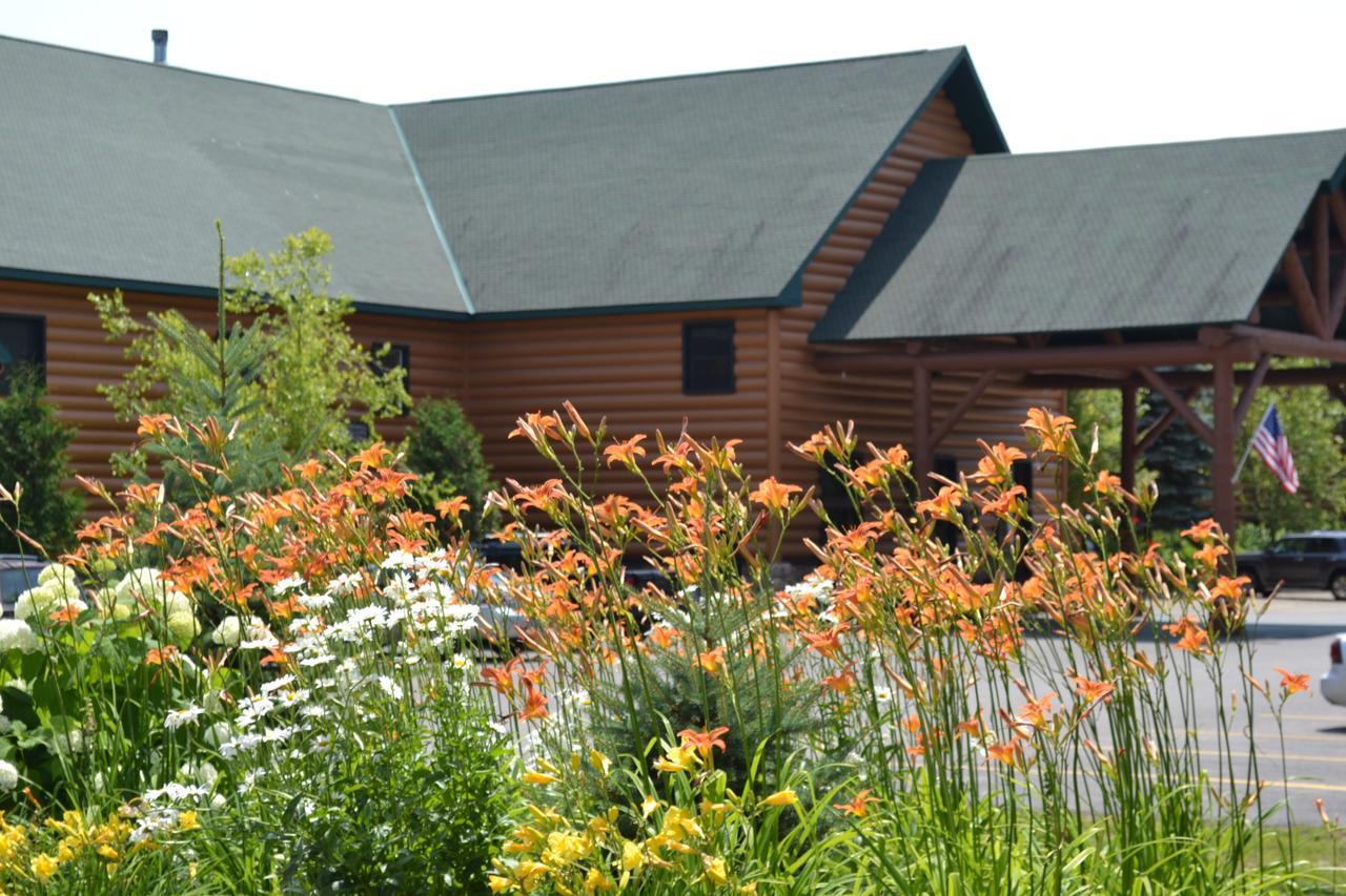 Crooked River Lodge Alanson Exterior photo