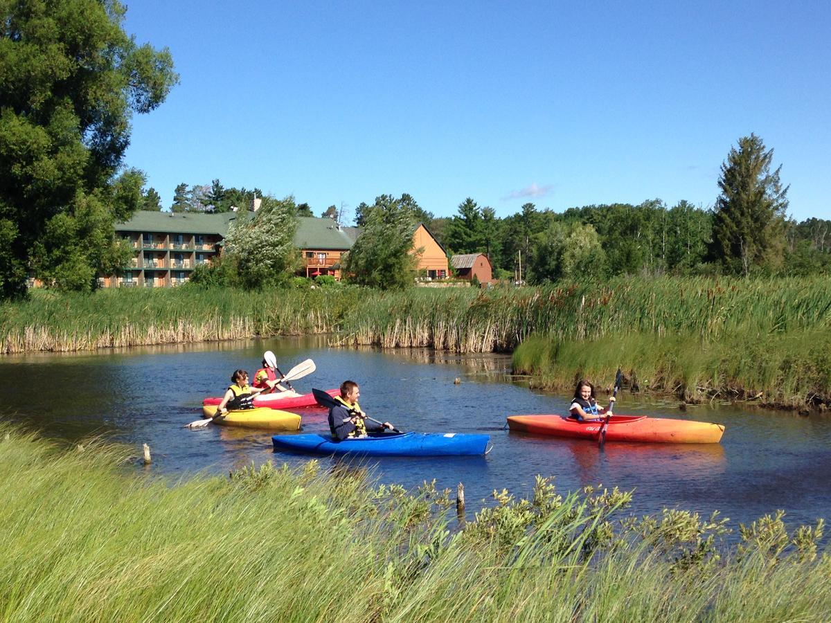 Crooked River Lodge Alanson Exterior photo