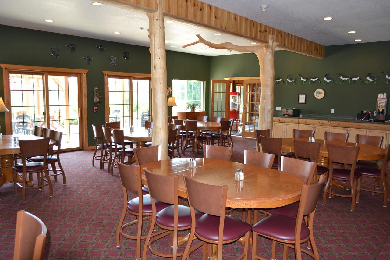 Crooked River Lodge Alanson Exterior photo