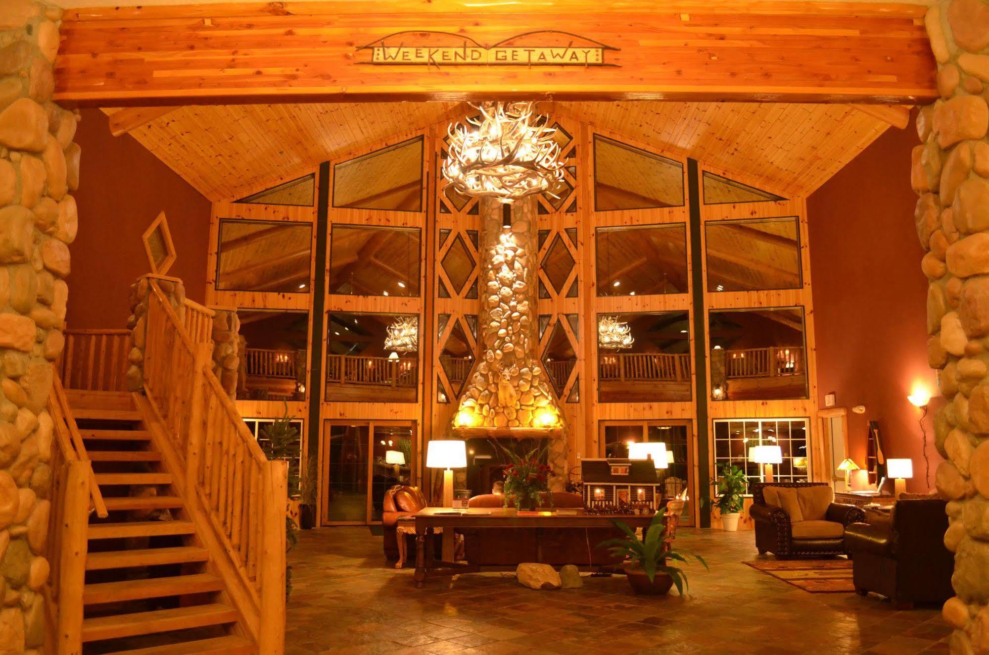 Crooked River Lodge Alanson Exterior photo