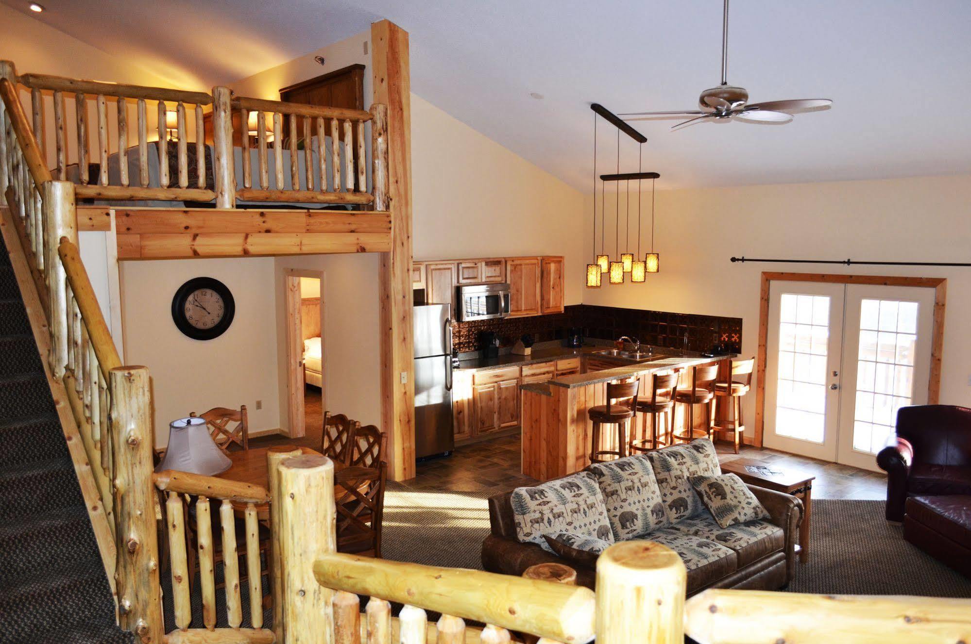 Crooked River Lodge Alanson Exterior photo