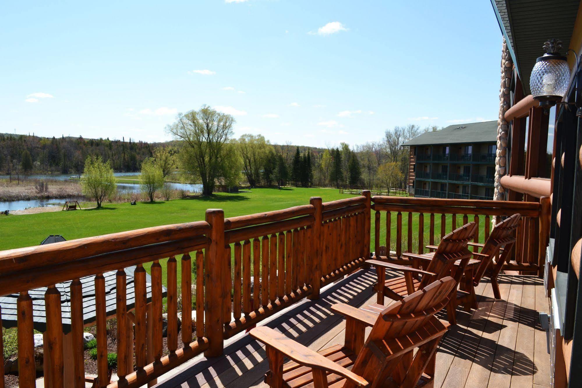 Crooked River Lodge Alanson Exterior photo